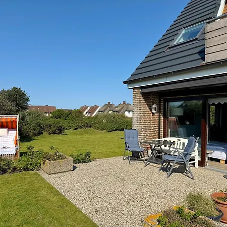 Gemuetliche Svantje Mit Terrasse In